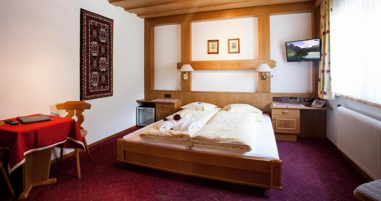 Pension Bergfried Hotel Galtuer Ngoại thất bức ảnh